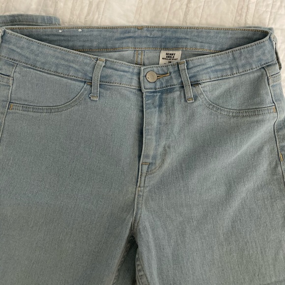 •H&M Light Blue Denim Jeans• - Picture 2 of 4